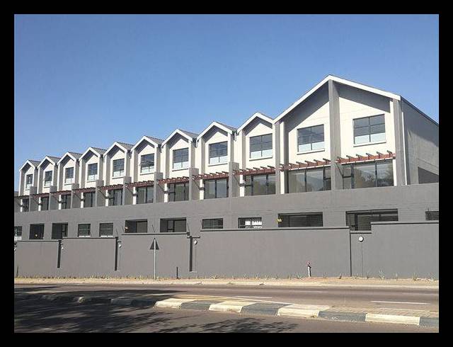 2 BEDROOM PROPERTY TO RENT IN MENLO PARK